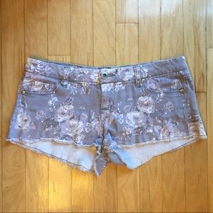 🦄 Gray Lavender rose printed cutoff short shorts!